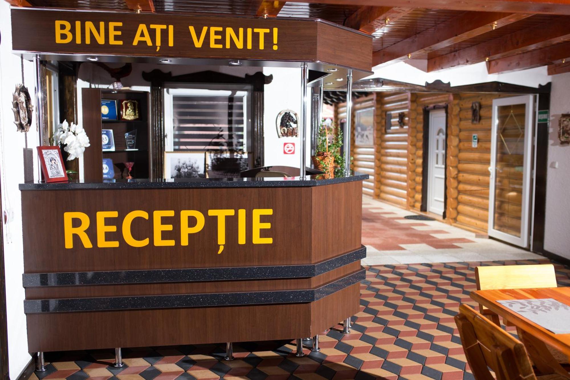 Vila Adr Petresti Екстериор снимка