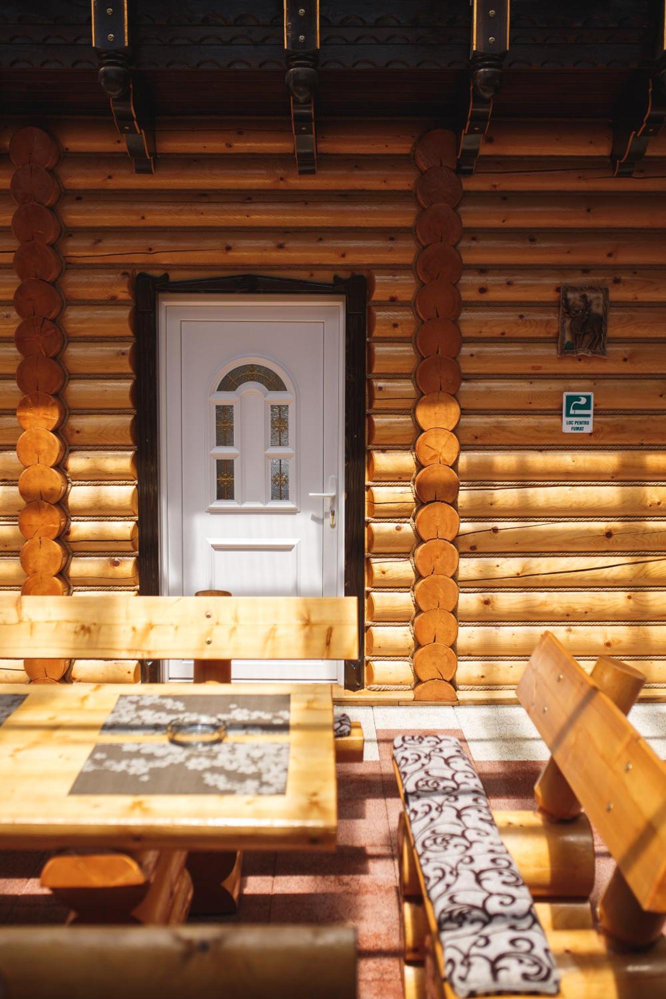 Vila Adr Petresti Екстериор снимка