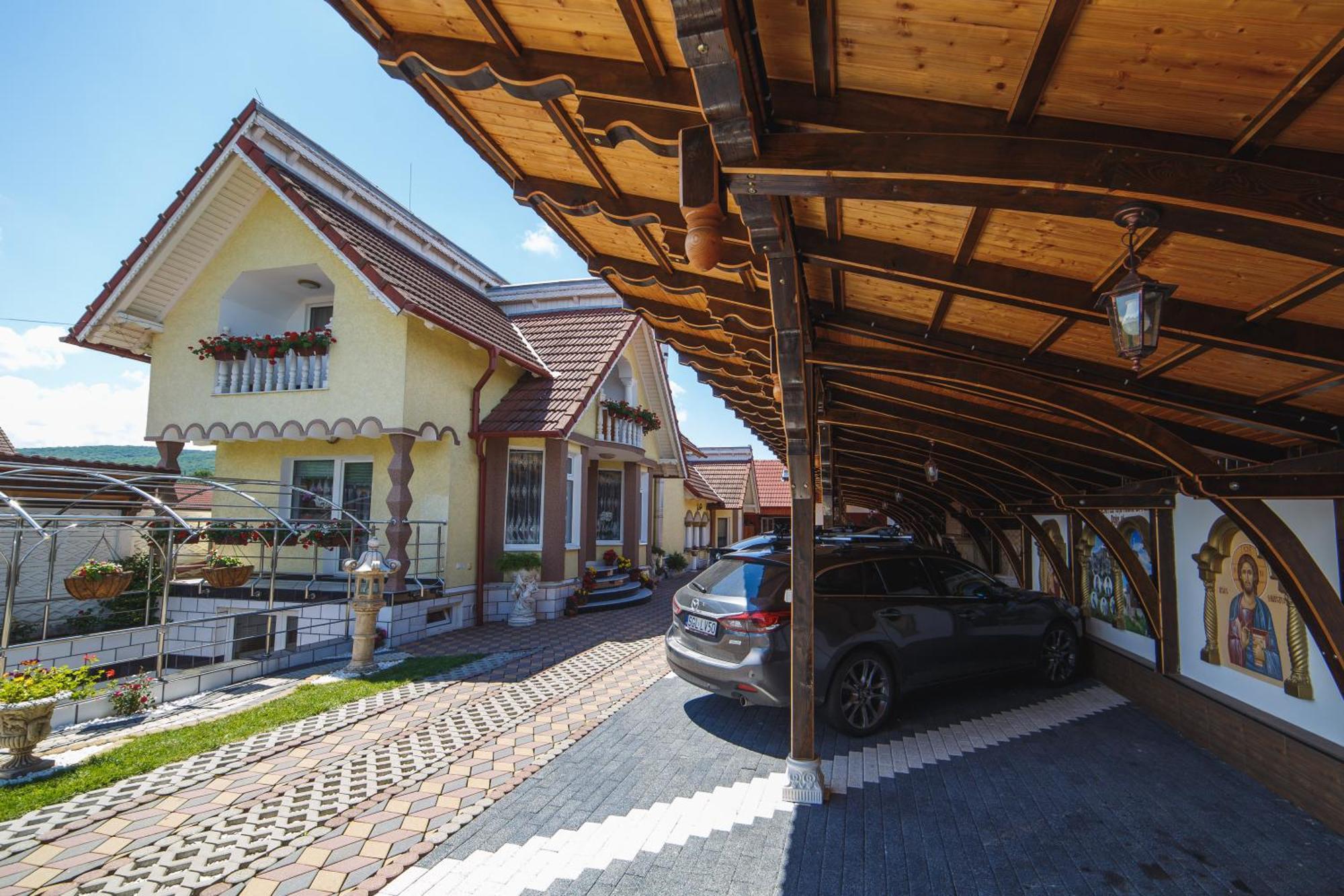 Vila Adr Petresti Екстериор снимка